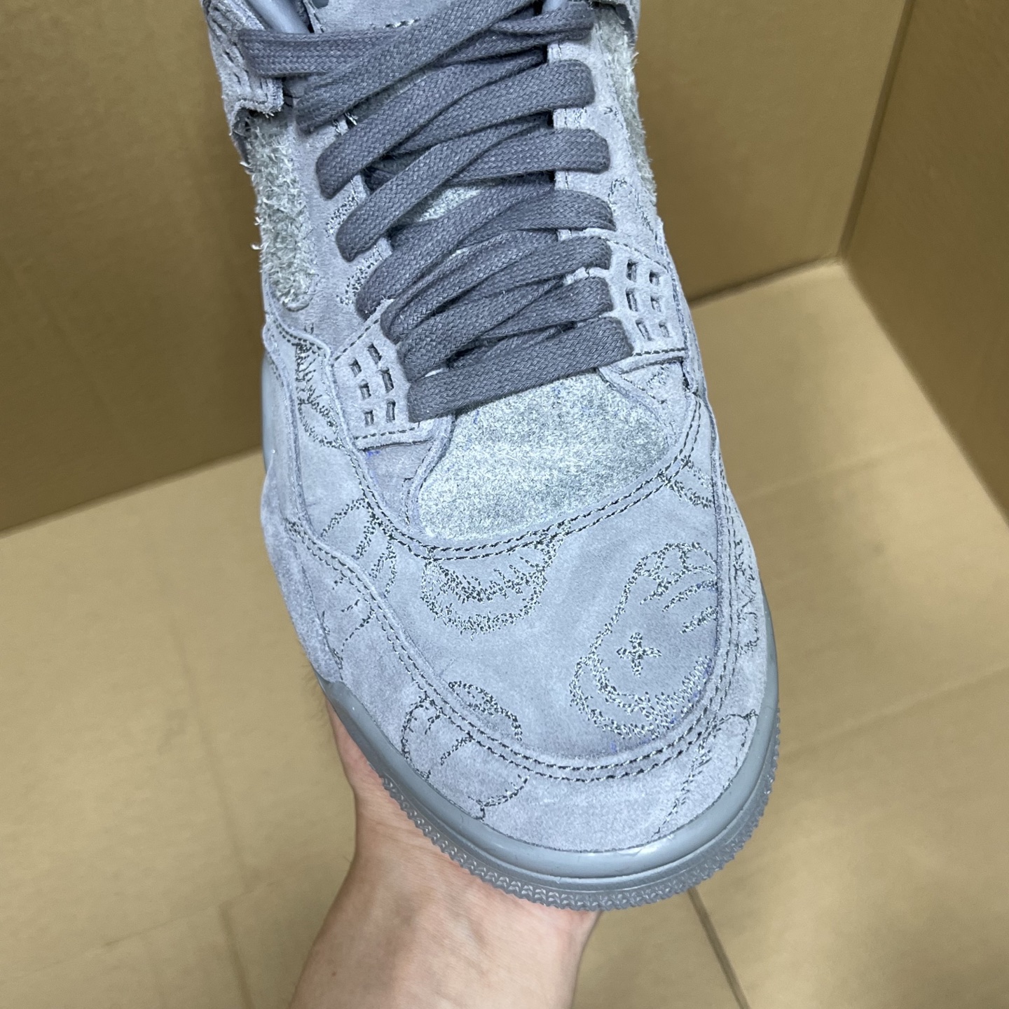 年度重磅福利！R1版AJ4系列特价！市场知名外贸R1版本！早期老的DT，懂的人都懂！品质 口碑一直在线！