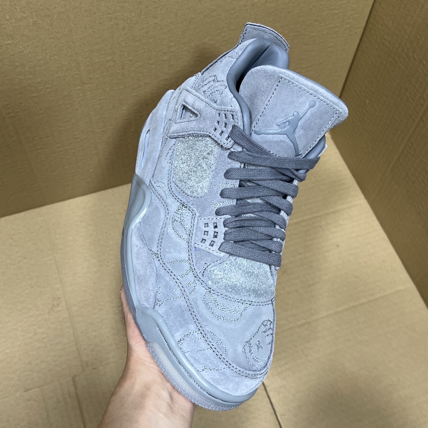 年度重磅福利！R1版AJ4系列特价！市场知名外贸R1版本！早期老的DT，懂的人都懂！品质 口碑一直在线！