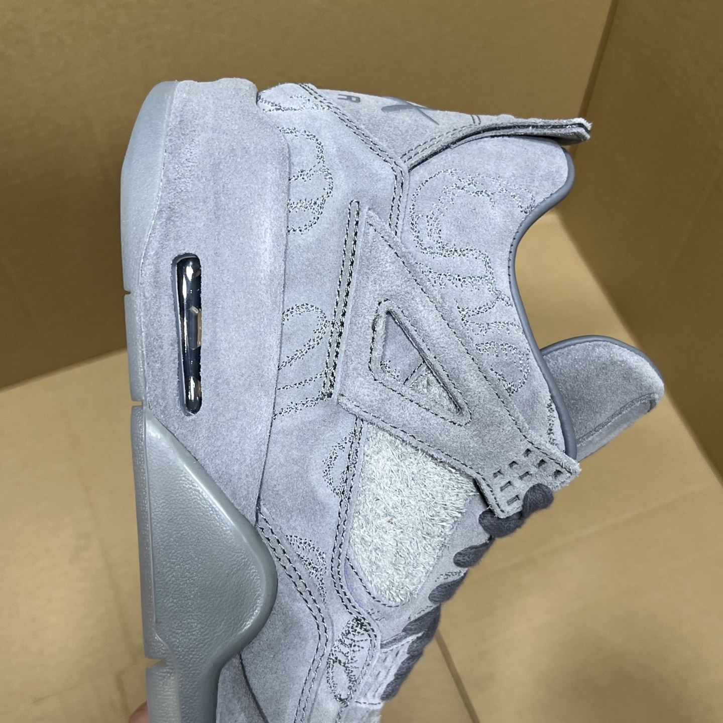 年度重磅福利！R1版AJ4系列特价！市场知名外贸R1版本！早期老的DT，懂的人都懂！品质 口碑一直在线！