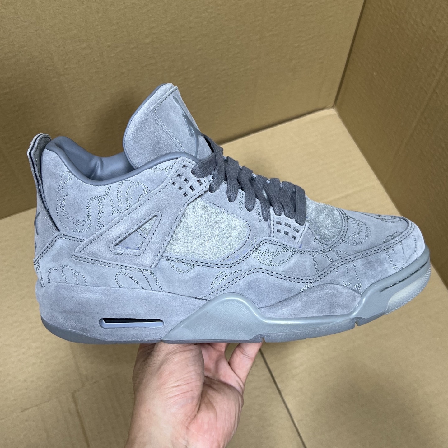 年度重磅福利！R1版AJ4系列特价！市场知名外贸R1版本！早期老的DT，懂的人都懂！品质 口碑一直在线！