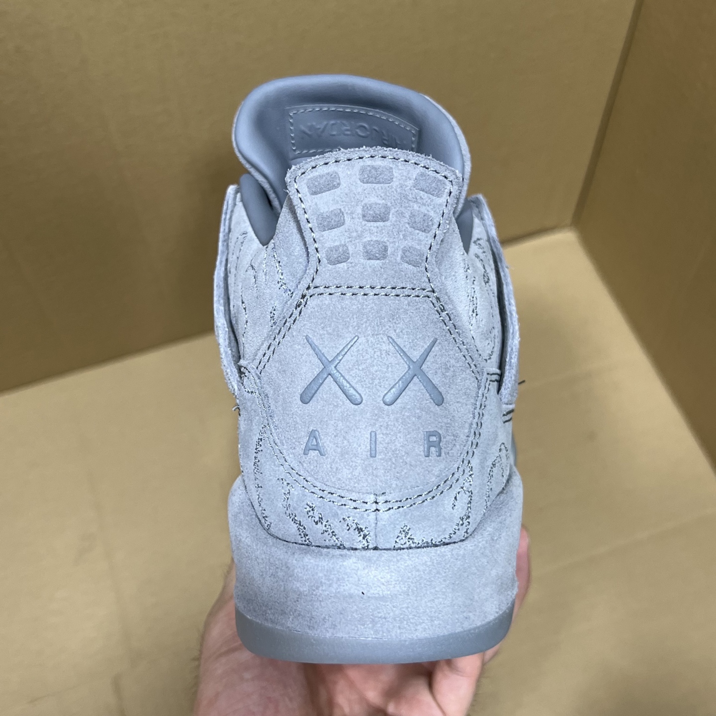 年度重磅福利！R1版AJ4系列特价！市场知名外贸R1版本！早期老的DT，懂的人都懂！品质 口碑一直在线！