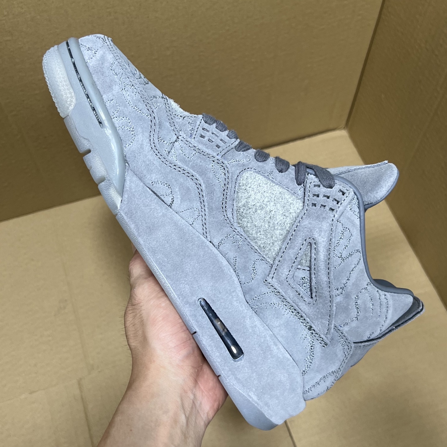 年度重磅福利！R1版AJ4系列特价！市场知名外贸R1版本！早期老的DT，懂的人都懂！品质 口碑一直在线！