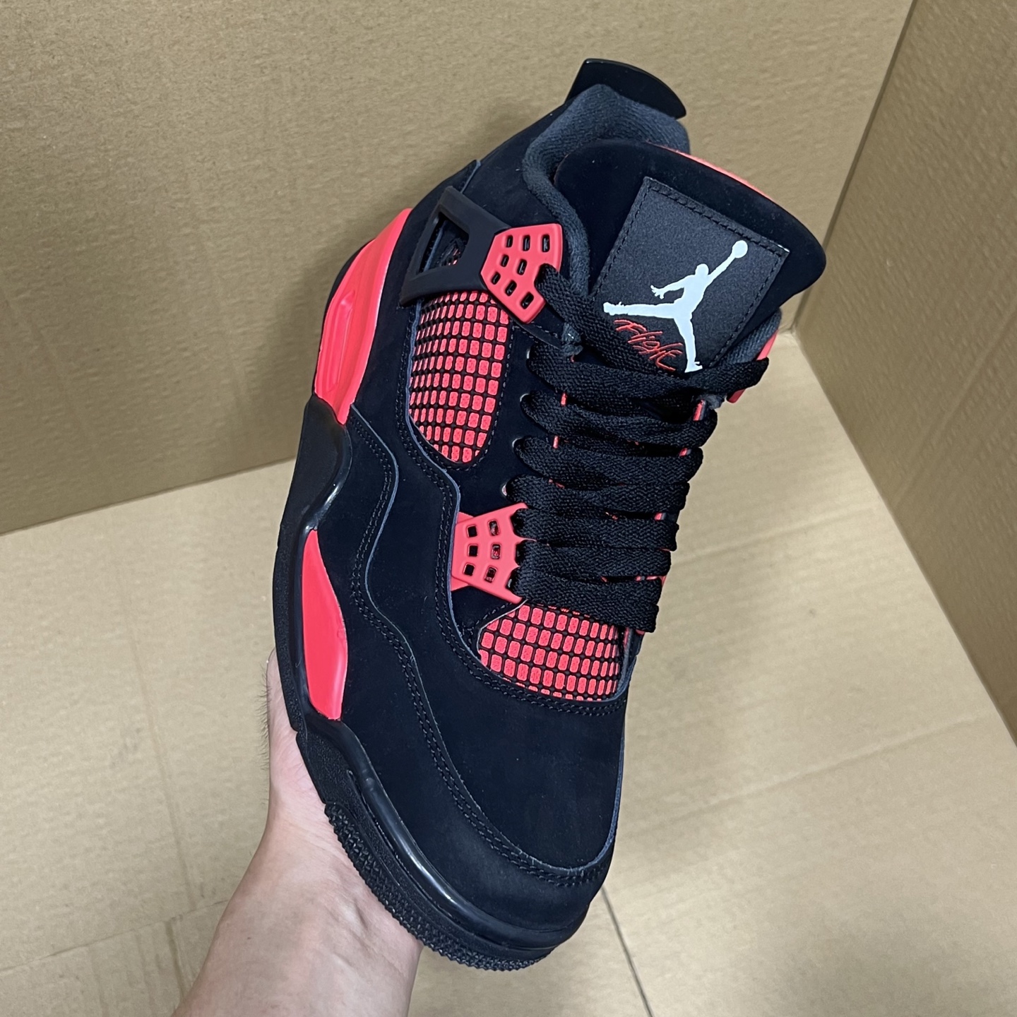 年度重磅福利！R1版AJ4系列特价！市场知名外贸R1版本！早期老的DT，懂的人都懂！品质 口碑一直在线！