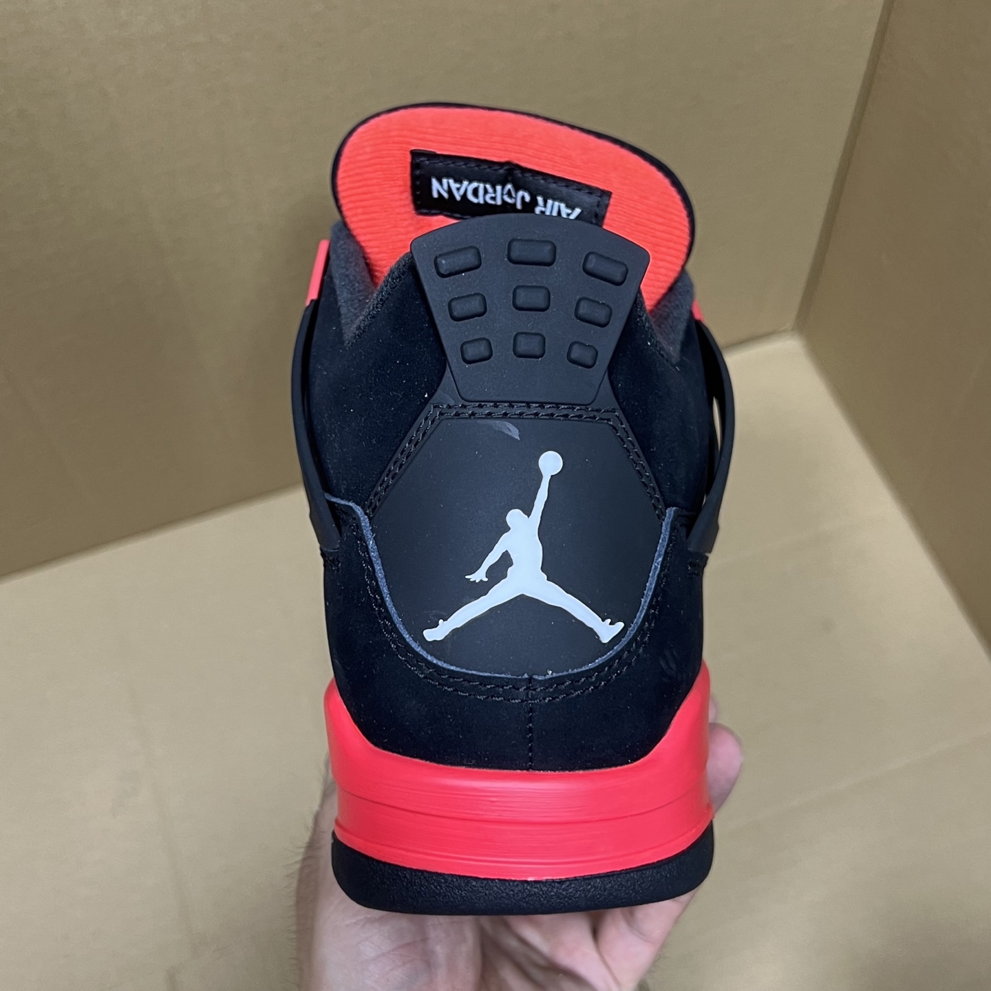 年度重磅福利！R1版AJ4系列特价！市场知名外贸R1版本！早期老的DT，懂的人都懂！品质 口碑一直在线！