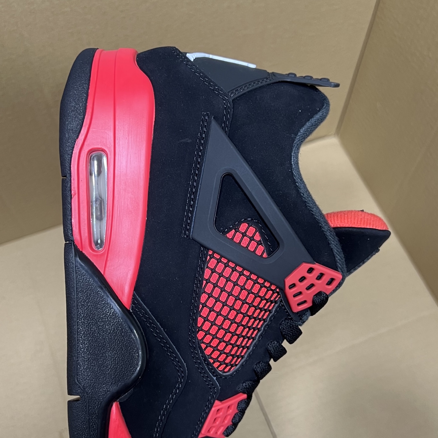 年度重磅福利！R1版AJ4系列特价！市场知名外贸R1版本！早期老的DT，懂的人都懂！品质 口碑一直在线！