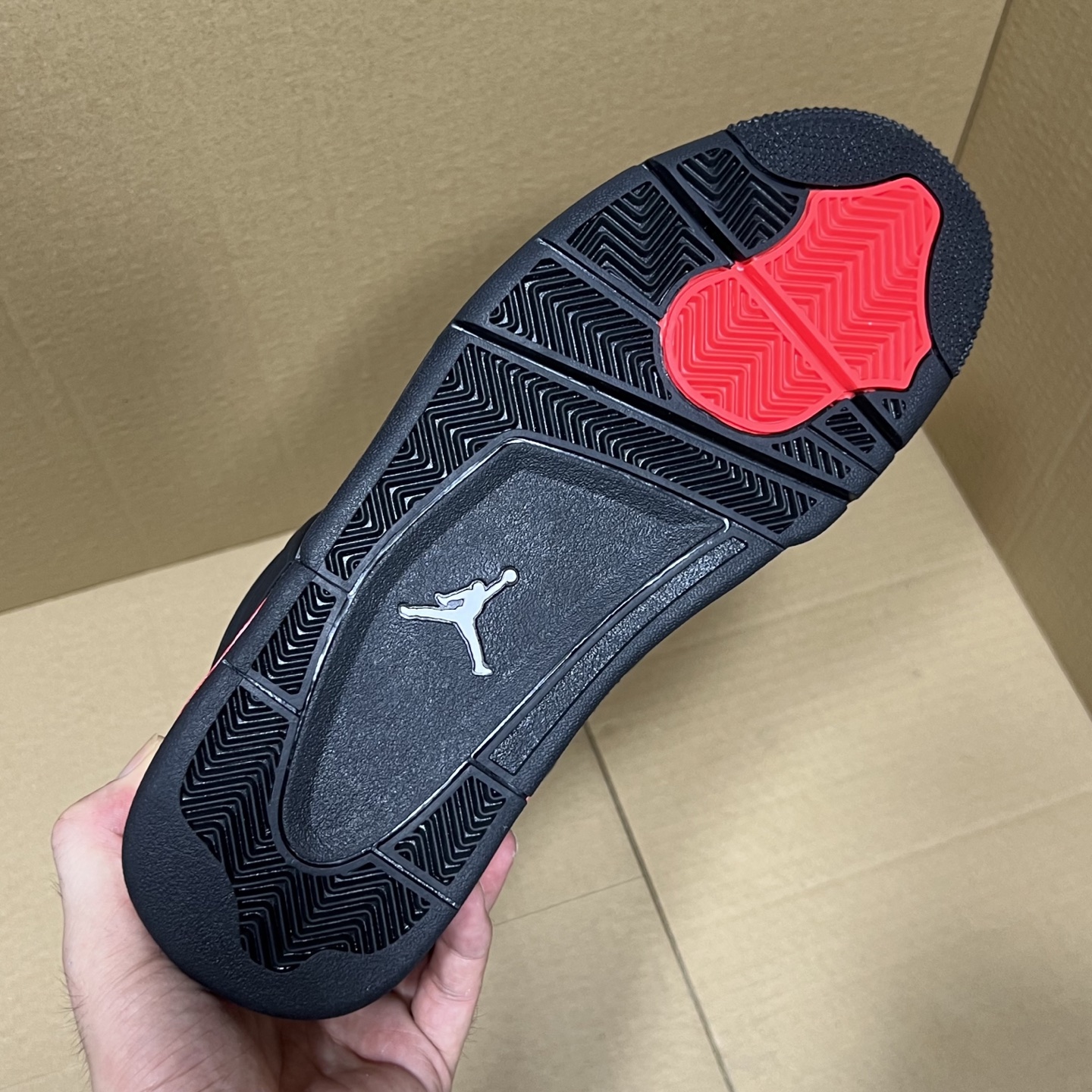 年度重磅福利！R1版AJ4系列特价！市场知名外贸R1版本！早期老的DT，懂的人都懂！品质 口碑一直在线！