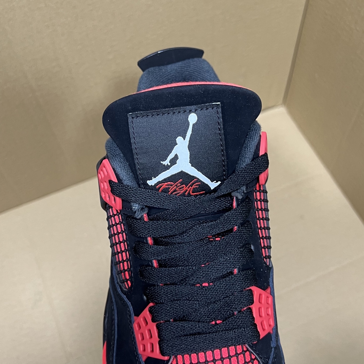 年度重磅福利！R1版AJ4系列特价！市场知名外贸R1版本！早期老的DT，懂的人都懂！品质 口碑一直在线！