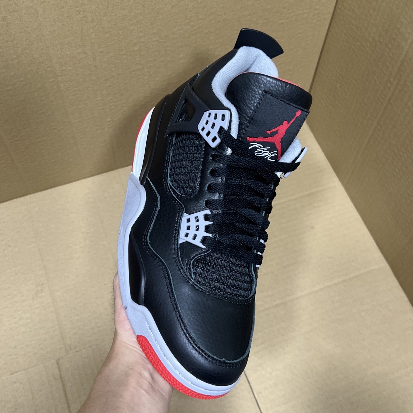 年度重磅福利！R1版AJ4系列特价！市场知名外贸R1版本！早期老的DT，懂的人都懂！品质 口碑一直在线！