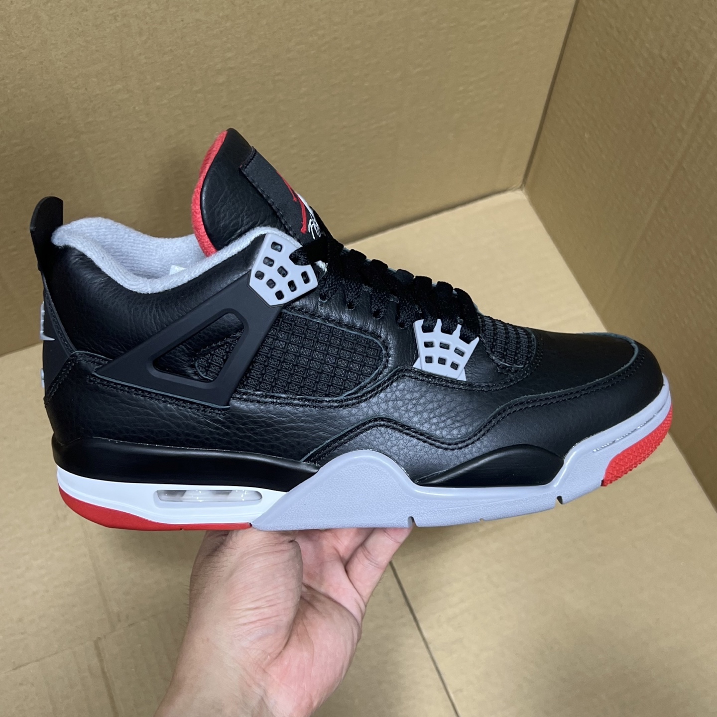 年度重磅福利！R1版AJ4系列特价！市场知名外贸R1版本！早期老的DT，懂的人都懂！品质 口碑一直在线！