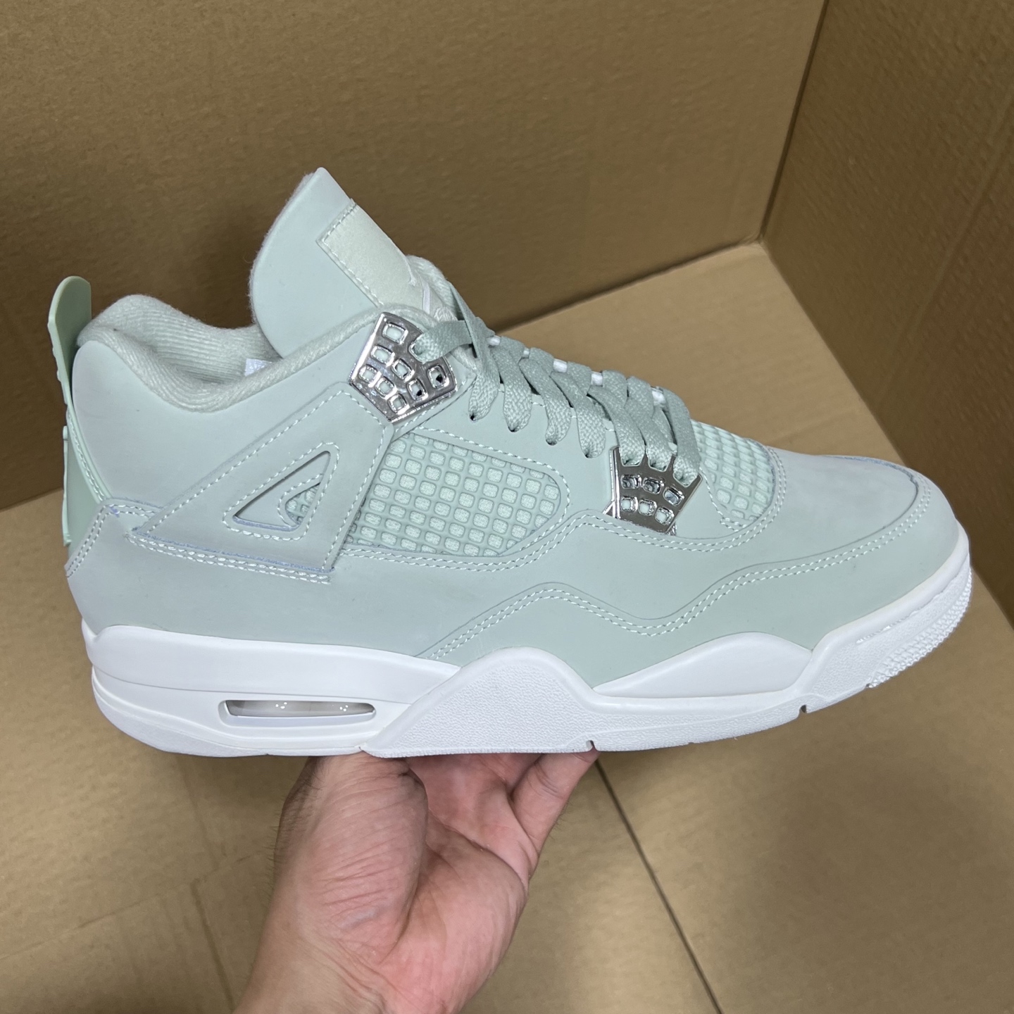 年度重磅福利！R1版AJ4系列特价！市场知名外贸R1版本！早期老的DT，懂的人都懂！品质 口碑一直在线！