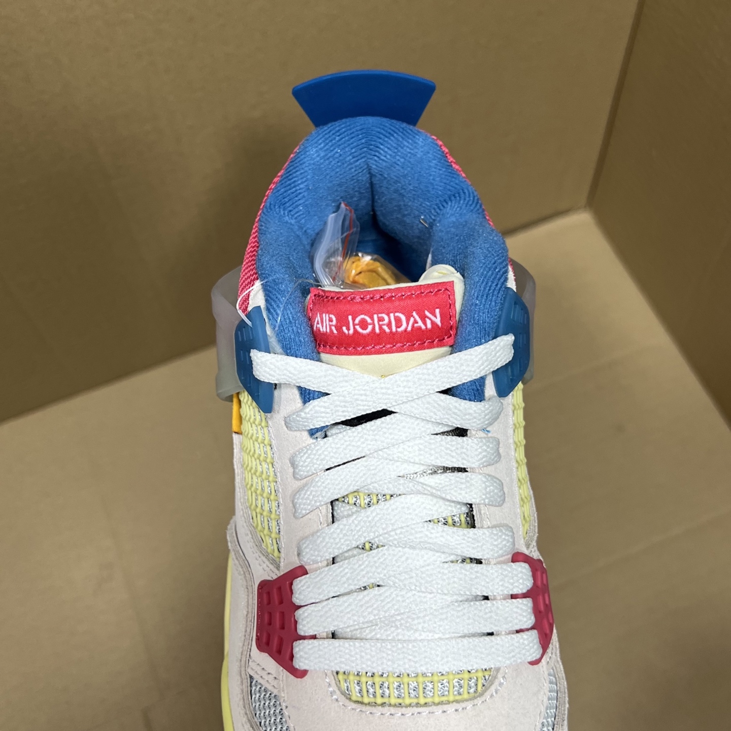 年度重磅福利！R1版AJ4系列特价！市场知名外贸R1版本！早期老的DT，懂的人都懂！品质 口碑一直在线！