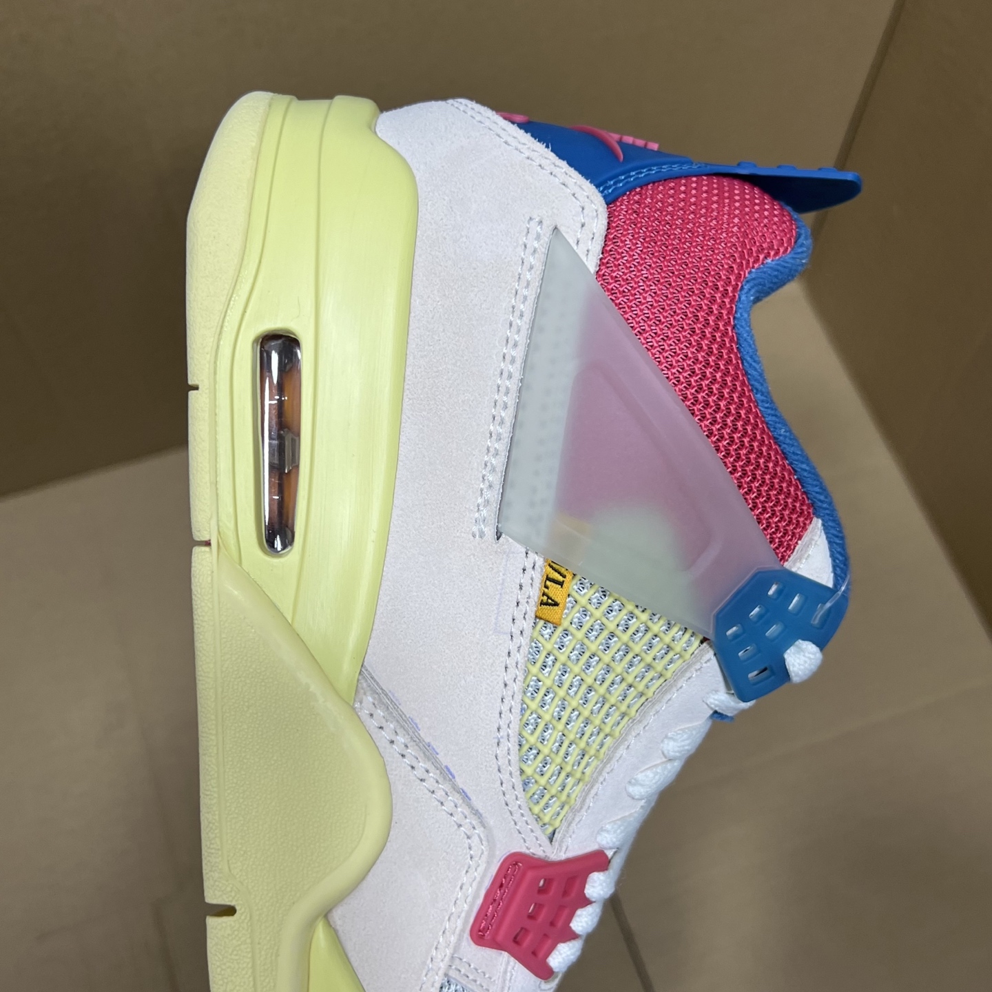 年度重磅福利！R1版AJ4系列特价！市场知名外贸R1版本！早期老的DT，懂的人都懂！品质 口碑一直在线！