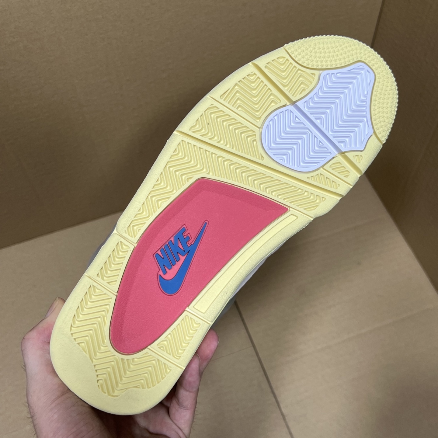 年度重磅福利！R1版AJ4系列特价！市场知名外贸R1版本！早期老的DT，懂的人都懂！品质 口碑一直在线！