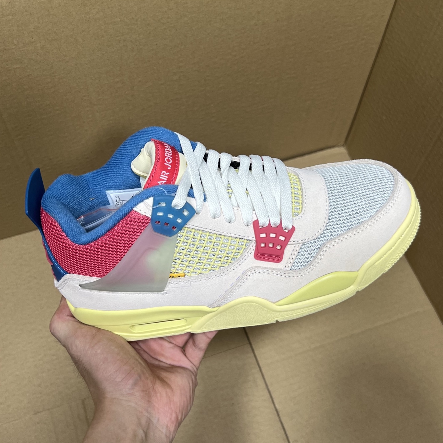 双十二福利开启！ R1版AJ4系列特价！价格下调！ 市场知名外贸R1版本！早期老的DT，懂的人都懂！品质 口碑一直在线！ 尺码36-48.5稳定输出！终端优势供货！ 编码AB275869