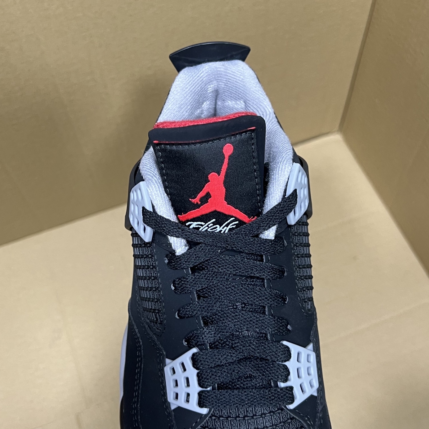 年度重磅福利！R1版AJ4系列特价！市场知名外贸R1版本！早期老的DT，懂的人都懂！品质 口碑一直在线！