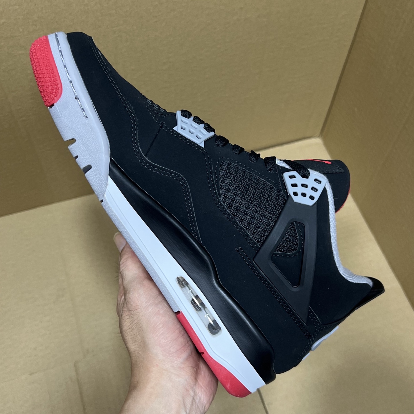 年度重磅福利！R1版AJ4系列特价！市场知名外贸R1版本！早期老的DT，懂的人都懂！品质 口碑一直在线！