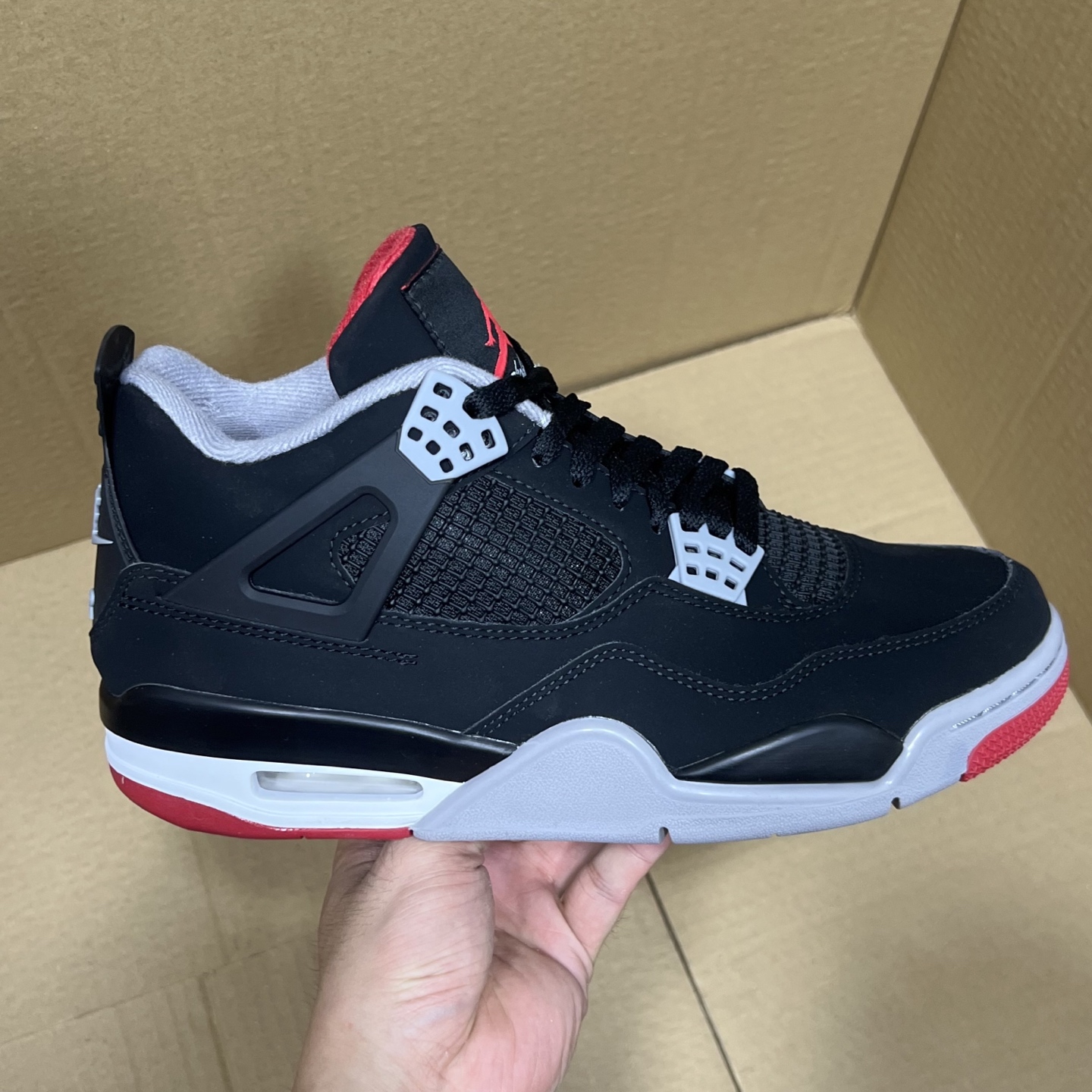 年度重磅福利！R1版AJ4系列特价！市场知名外贸R1版本！早期老的DT，懂的人都懂！品质 口碑一直在线！