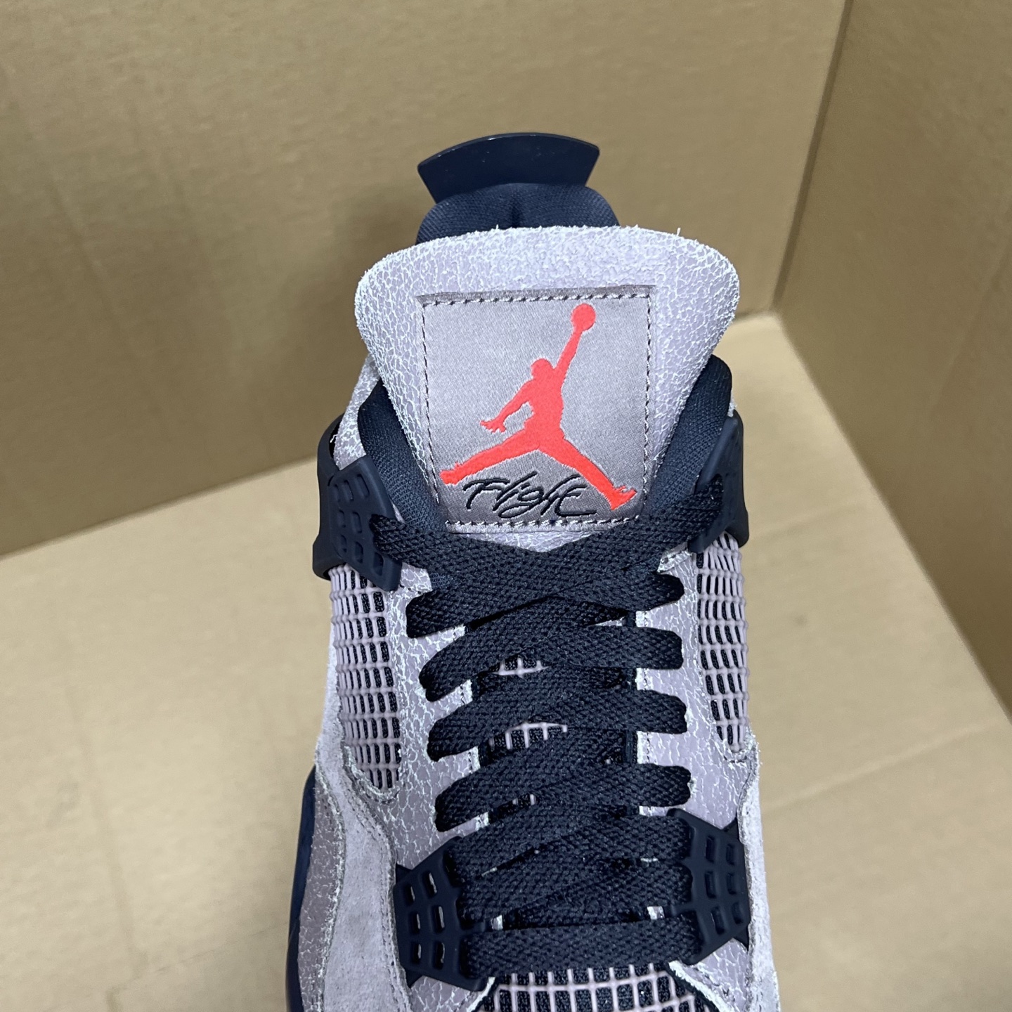 年度重磅福利！R1版AJ4系列特价！市场知名外贸R1版本！早期老的DT，懂的人都懂！品质 口碑一直在线！