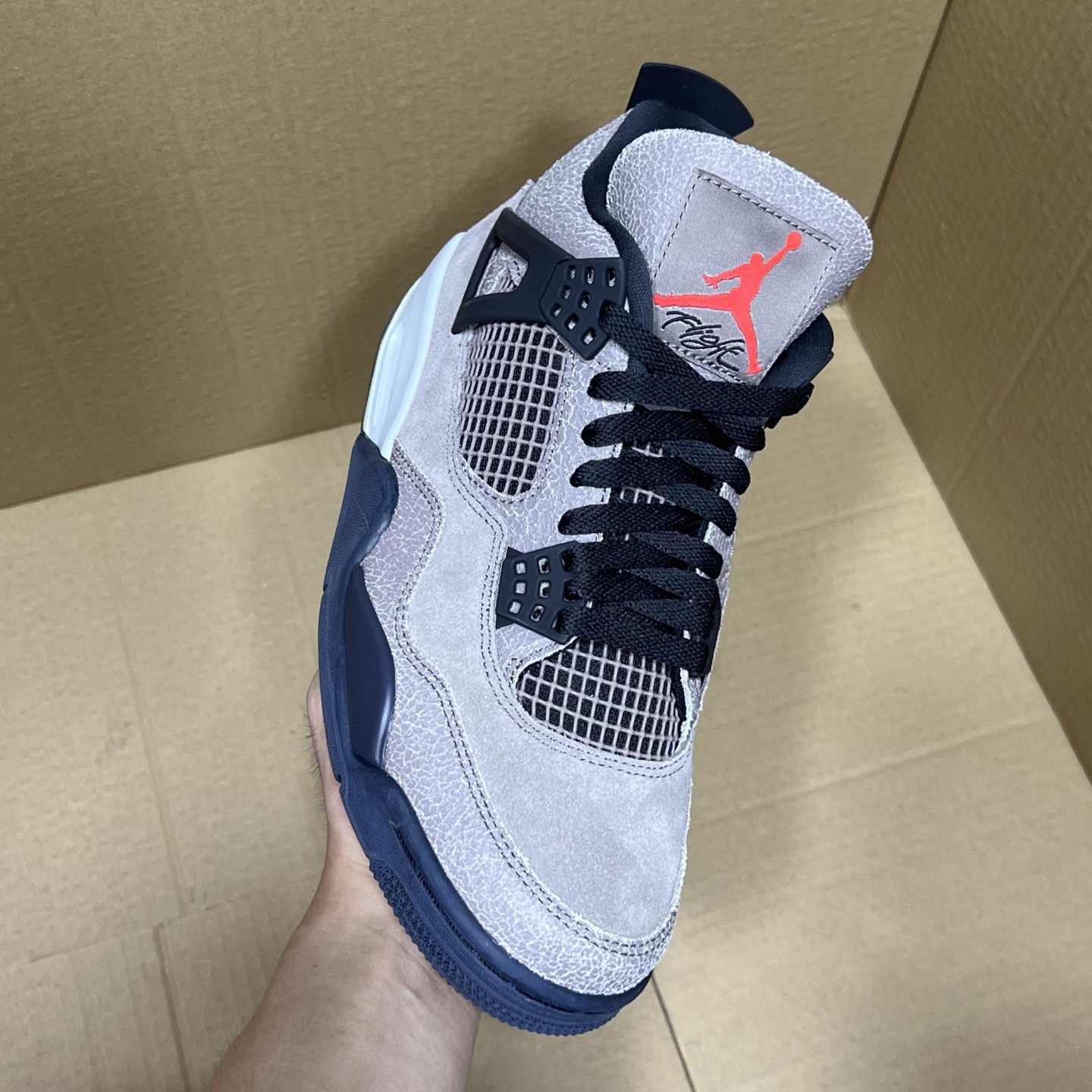 年度重磅福利！R1版AJ4系列特价！市场知名外贸R1版本！早期老的DT，懂的人都懂！品质 口碑一直在线！