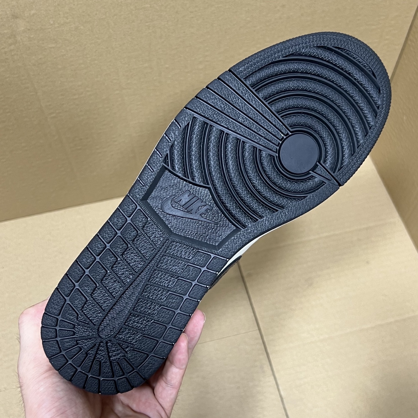 年度重磅福利！R1版AJ1高帮摩卡特价！市场知名外贸R1版！早期老的DT，懂的人都懂！品质 口碑一直在线