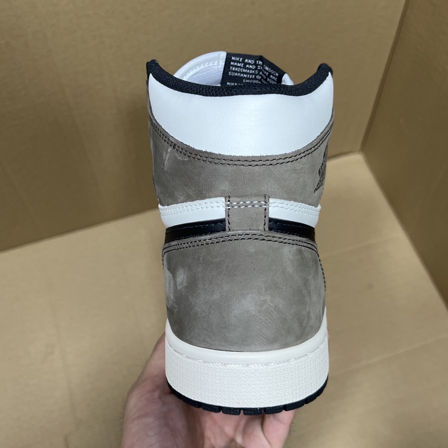 年度重磅福利！R1版AJ1高帮摩卡特价！市场知名外贸R1版！早期老的DT，懂的人都懂！品质 口碑一直在线