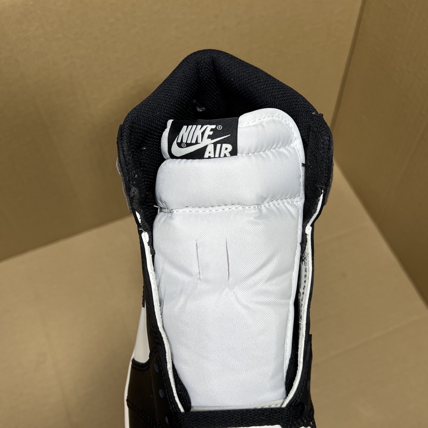 年度重磅福利！R1版AJ1高帮摩卡特价！市场知名外贸R1版！早期老的DT，懂的人都懂！品质 口碑一直在线