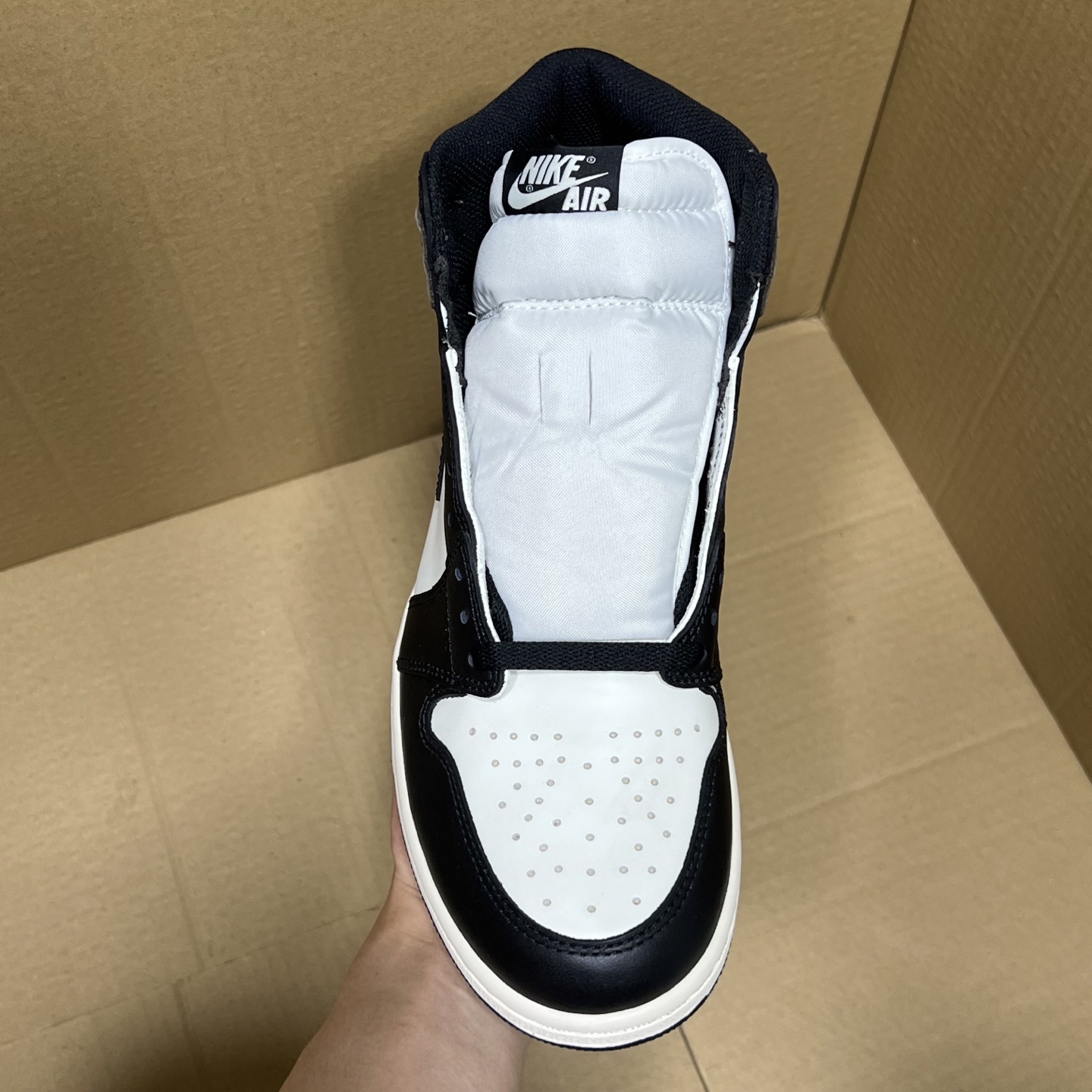 年度重磅福利！R1版AJ1高帮摩卡特价！市场知名外贸R1版！早期老的DT，懂的人都懂！品质 口碑一直在线