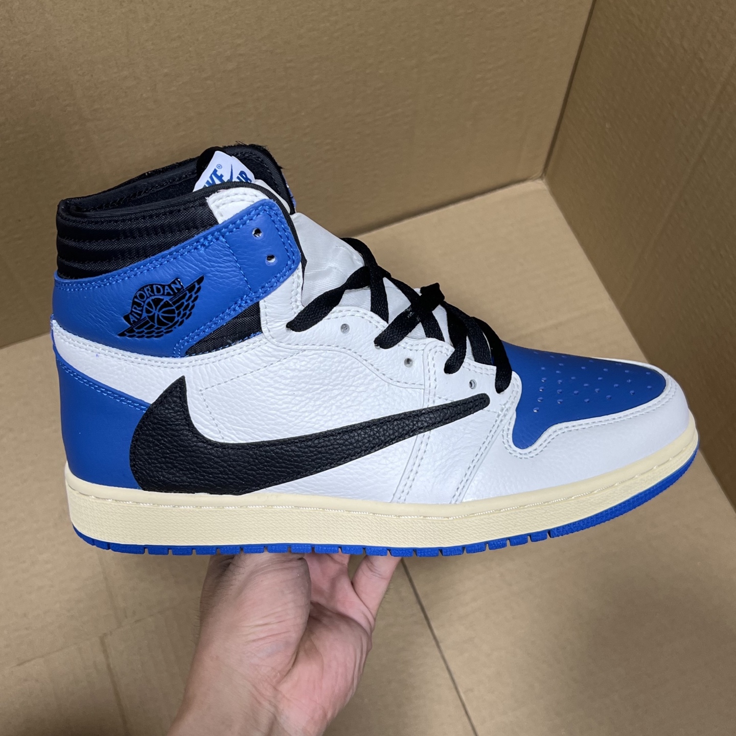 年度重磅福利！R1版AJ1倒勾高帮特价！市场知名外贸R1版本！早期老的DT，懂的人都懂！品质 口碑一直在