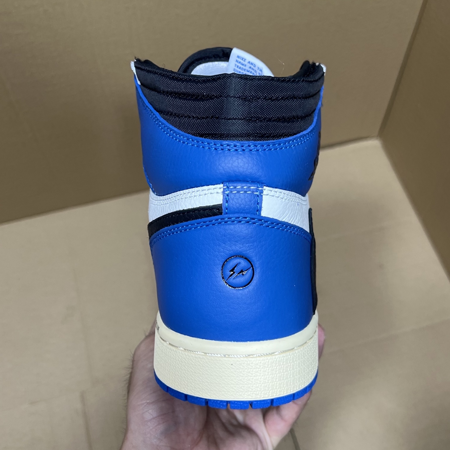 年度重磅福利！R1版AJ1倒勾高帮特价！市场知名外贸R1版本！早期老的DT，懂的人都懂！品质 口碑一直在