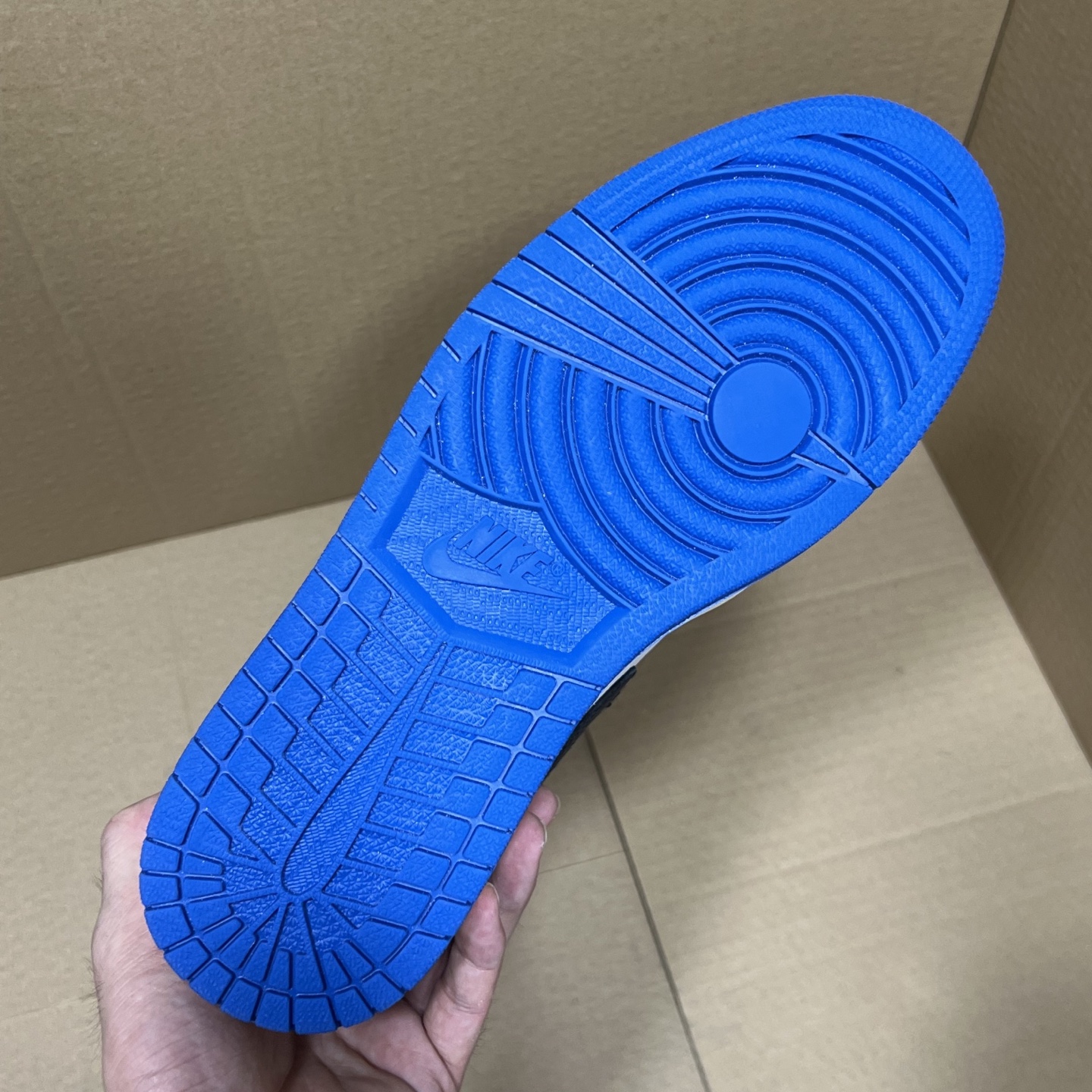 年度重磅福利！R1版AJ1倒勾高帮特价！市场知名外贸R1版本！早期老的DT，懂的人都懂！品质 口碑一直在