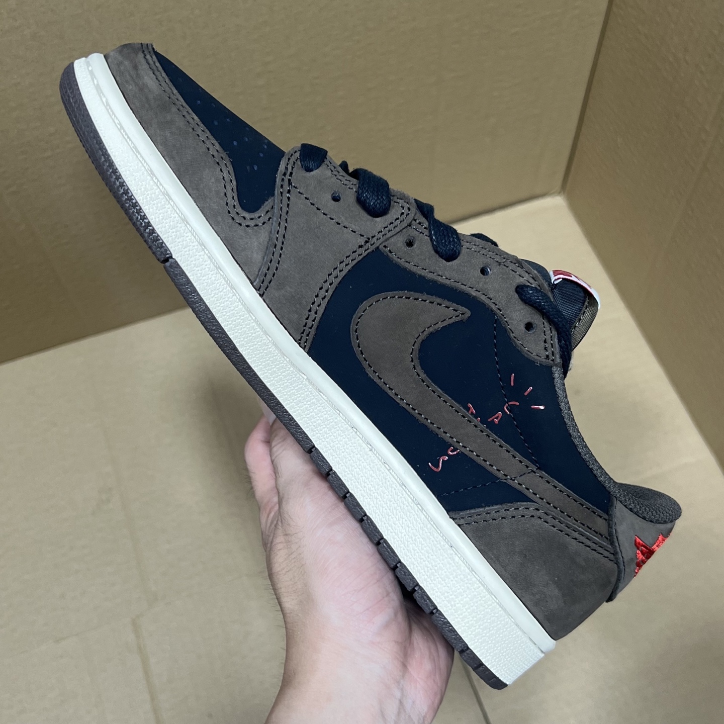 年度重磅福利！R1版AJ1倒勾低帮系列特价！市场知名外贸R1版本！早期老的DT，懂的人都懂！品质 口碑一