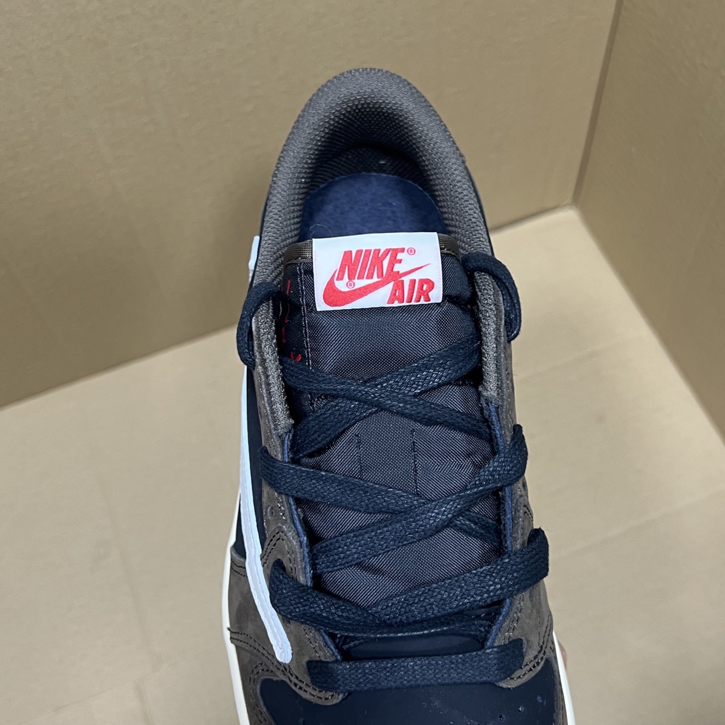 年度重磅福利！R1版AJ1倒勾低帮系列特价！市场知名外贸R1版本！早期老的DT，懂的人都懂！品质 口碑一