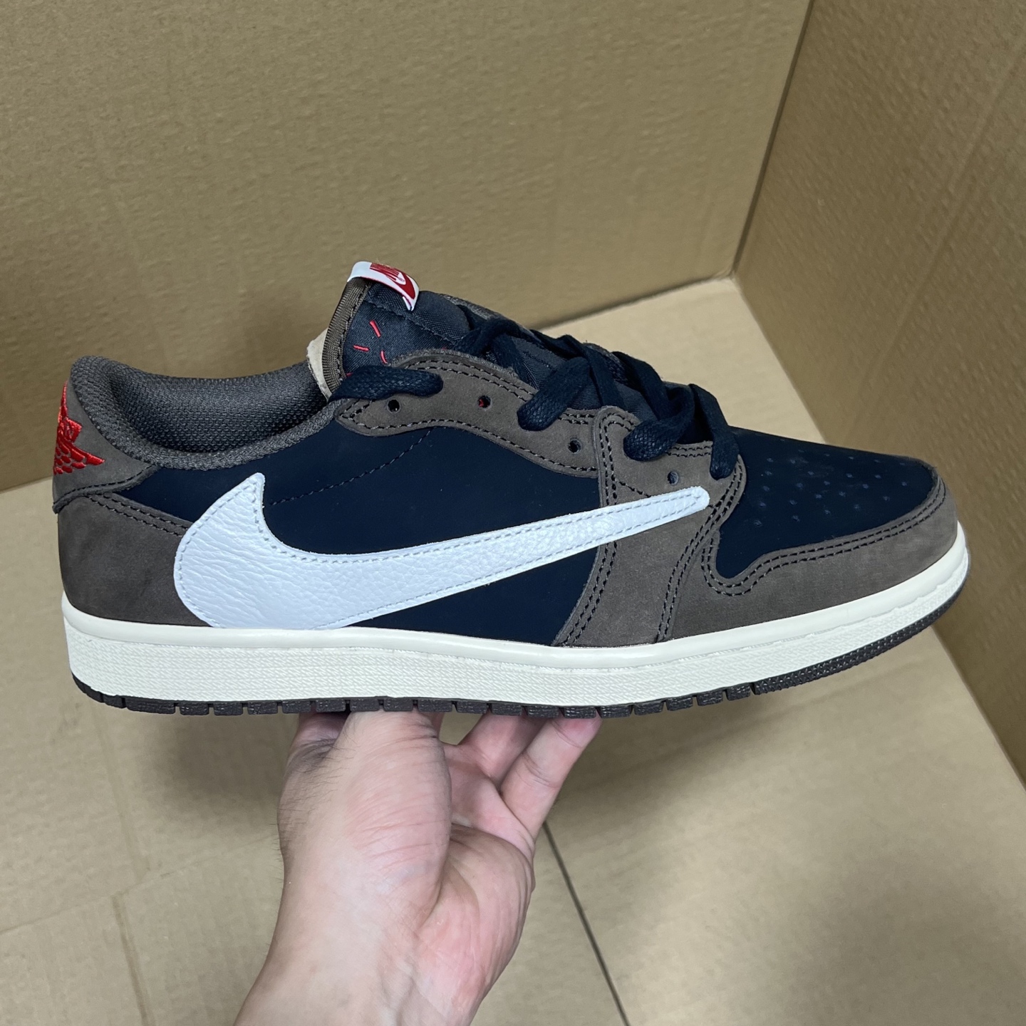 年度重磅福利！R1版AJ1倒勾低帮系列特价！市场知名外贸R1版本！早期老的DT，懂的人都懂！品质 口碑一