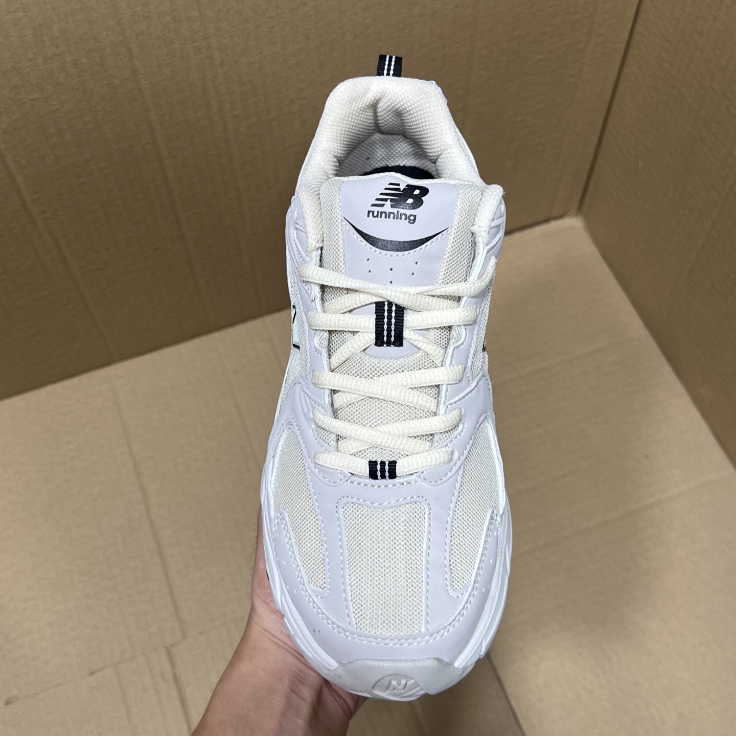 特价💰100
 外贸版NB530四色特价！
尺码：35-45无半码！
外贸客户首选版本，品质价格都市场所不能比的！无忧售后，放心买卖！