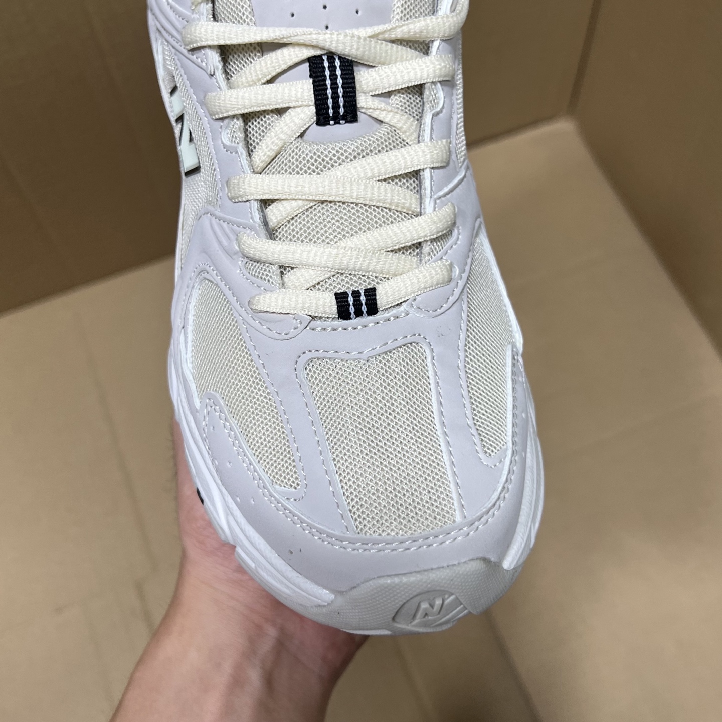 特价💰100
 外贸版NB530四色特价！
尺码：35-45无半码！
外贸客户首选版本，品质价格都市场所不能比的！无忧售后，放心买卖！