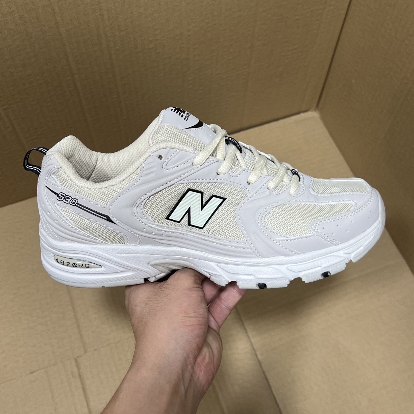 特价💰100
 外贸版NB530四色特价！
尺码：35-45无半码！
外贸客户首选版本，品质价格都市场所不能比的！无忧售后，放心买卖！