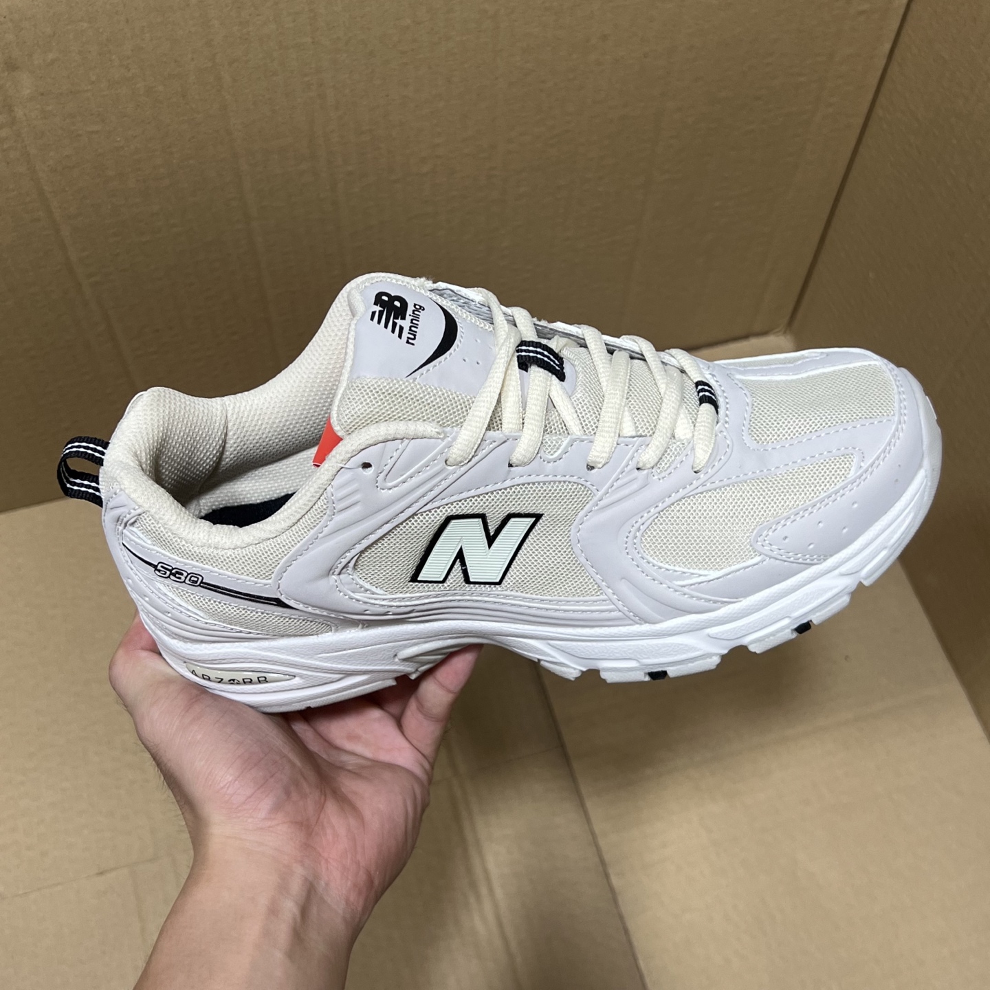 特价💰100
 外贸版NB530四色特价！
尺码：35-45无半码！
外贸客户首选版本，品质价格都市场所不能比的！无忧售后，放心买卖！