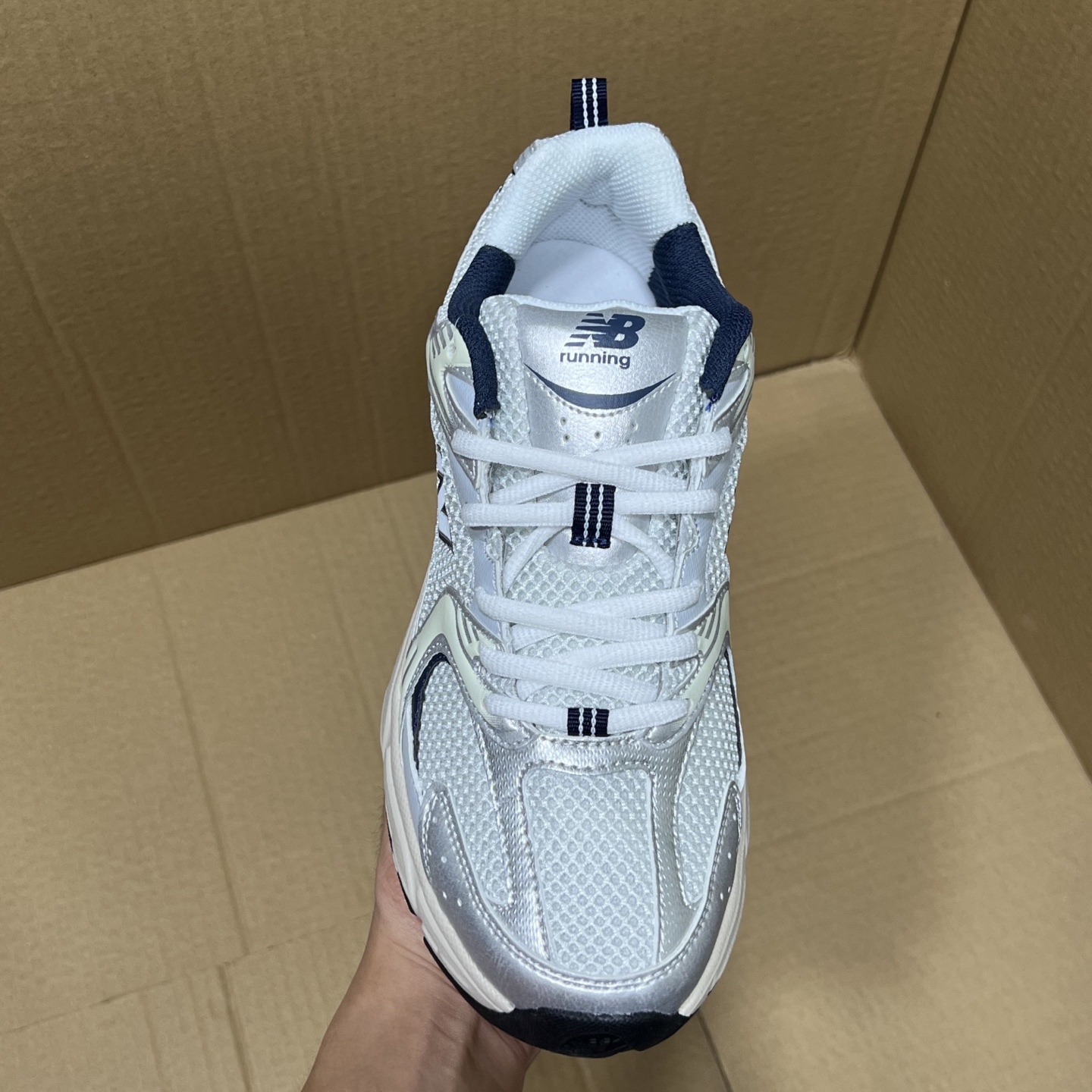 特价💰100
 外贸版NB530四色特价！
尺码：35-45无半码！
外贸客户首选版本，品质价格都市场所不能比的！无忧售后，放心买卖！