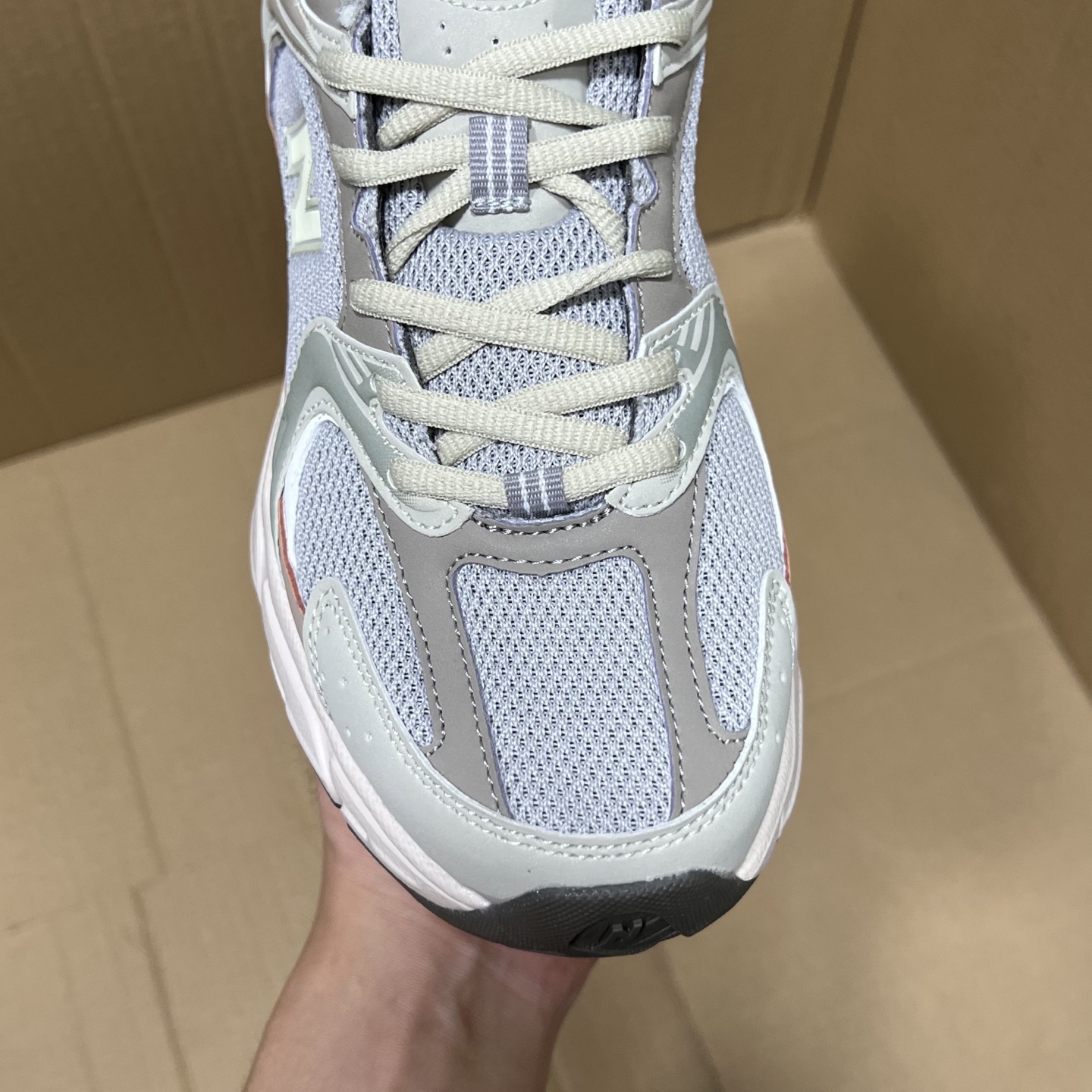 特价💰100
 外贸版NB530四色特价！
尺码：35-45无半码！
外贸客户首选版本，品质价格都市场所不能比的！无忧售后，放心买卖！