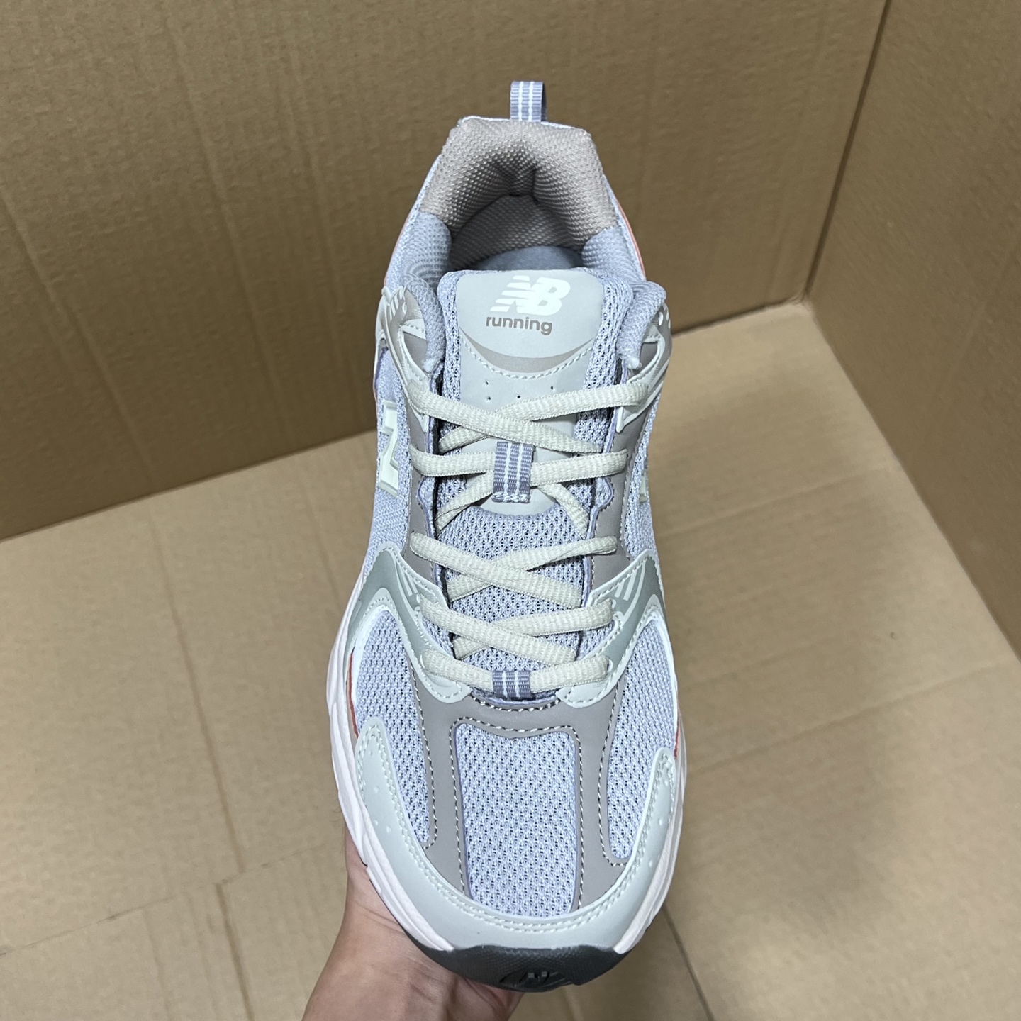 特价💰100
 外贸版NB530四色特价！
尺码：35-45无半码！
外贸客户首选版本，品质价格都市场所不能比的！无忧售后，放心买卖！