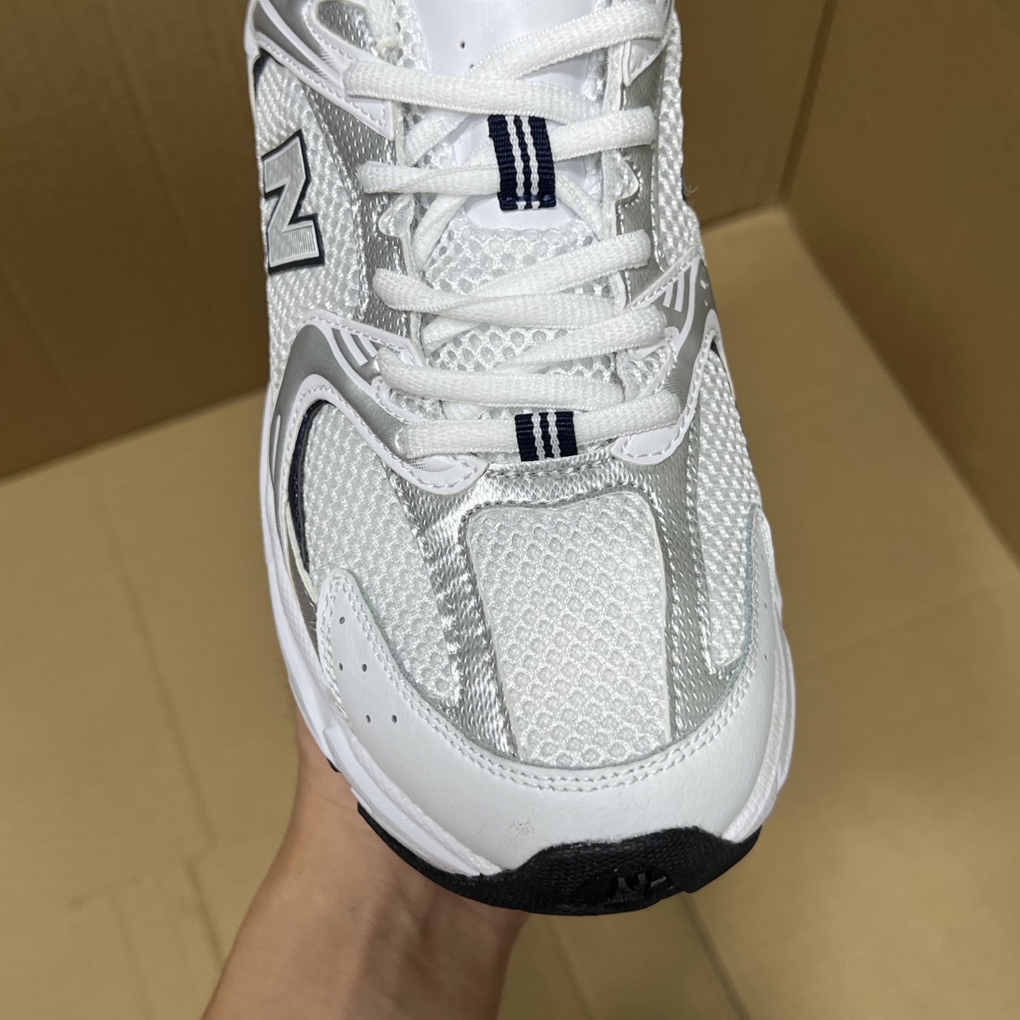 特价💰100
外贸版NB530四色特价!
尺码:35-45无半码!
外贸客户首选版本,品质价格都市场所不能比的!无忧售后,放心买卖!