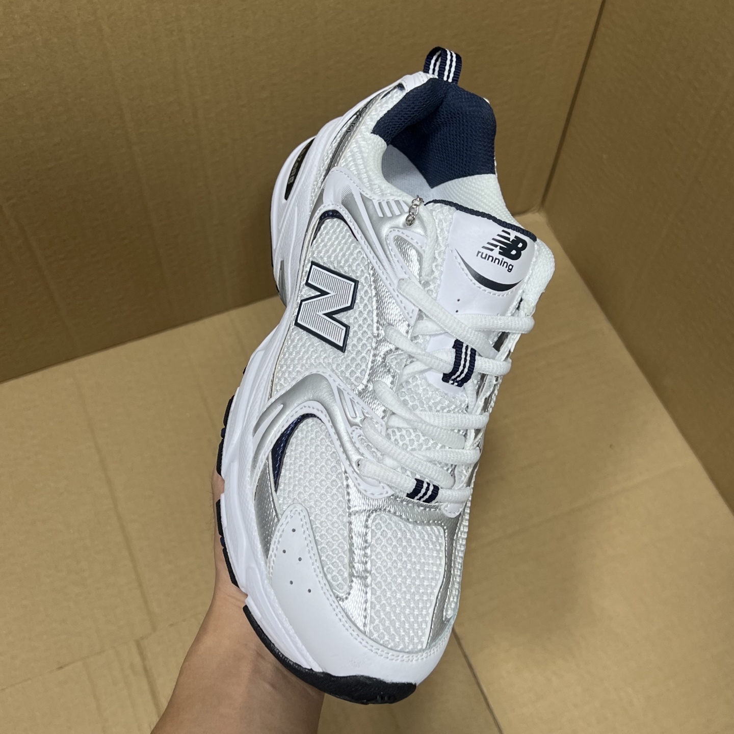 特价💰100
外贸版NB530四色特价!
尺码:35-45无半码!
外贸客户首选版本,品质价格都市场所不能比的!无忧售后,放心买卖!