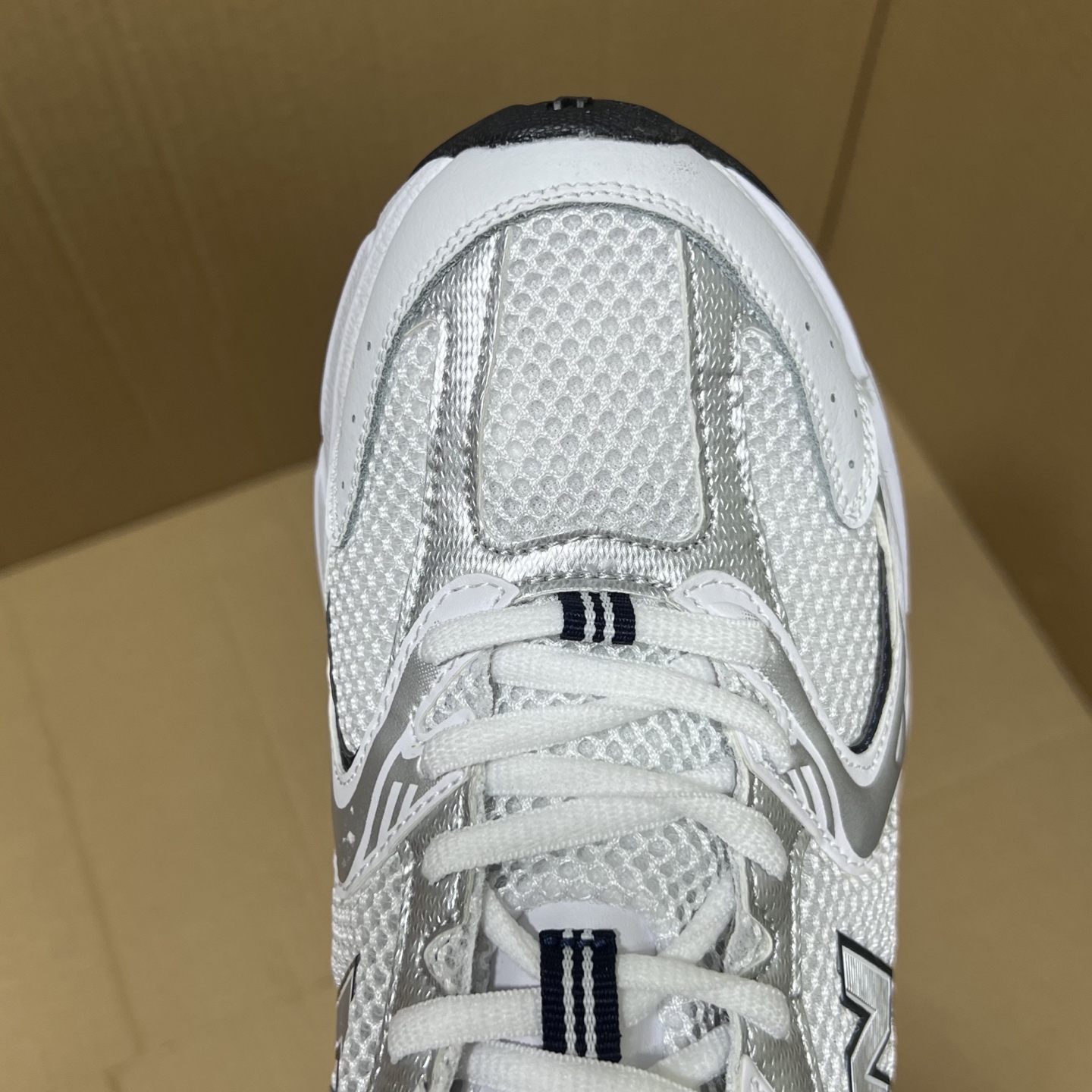 特价💰100
 外贸版NB530四色特价！
尺码：35-45无半码！
外贸客户首选版本，品质价格都市场所不能比的！无忧售后，放心买卖！