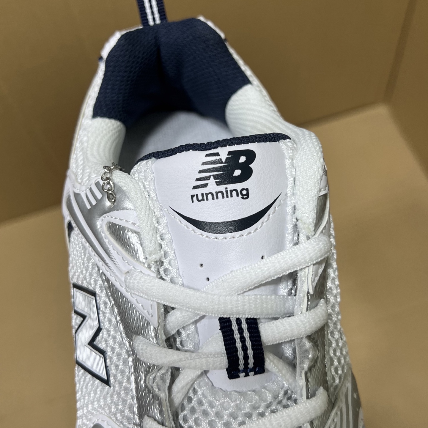 特价💰100
 外贸版NB530四色特价！
尺码：35-45无半码！
外贸客户首选版本，品质价格都市场所不能比的！无忧售后，放心买卖！