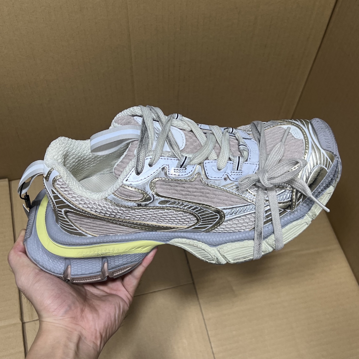 开学季活动冲刺！
巴黎世家3XL 四色特价！
尺码35-45！品质实拍如图！
细节 版型 做工全部原鞋开