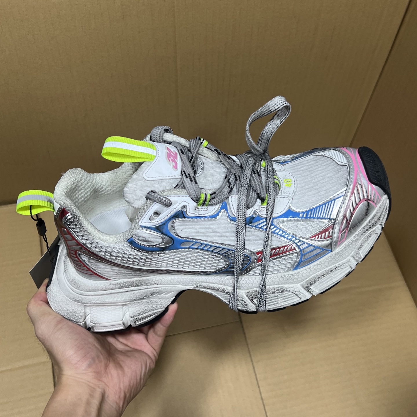 开学季活动冲刺！
巴黎世家3XL 四色特价！
尺码35-45！品质实拍如图！
细节 版型 做工全部原鞋开