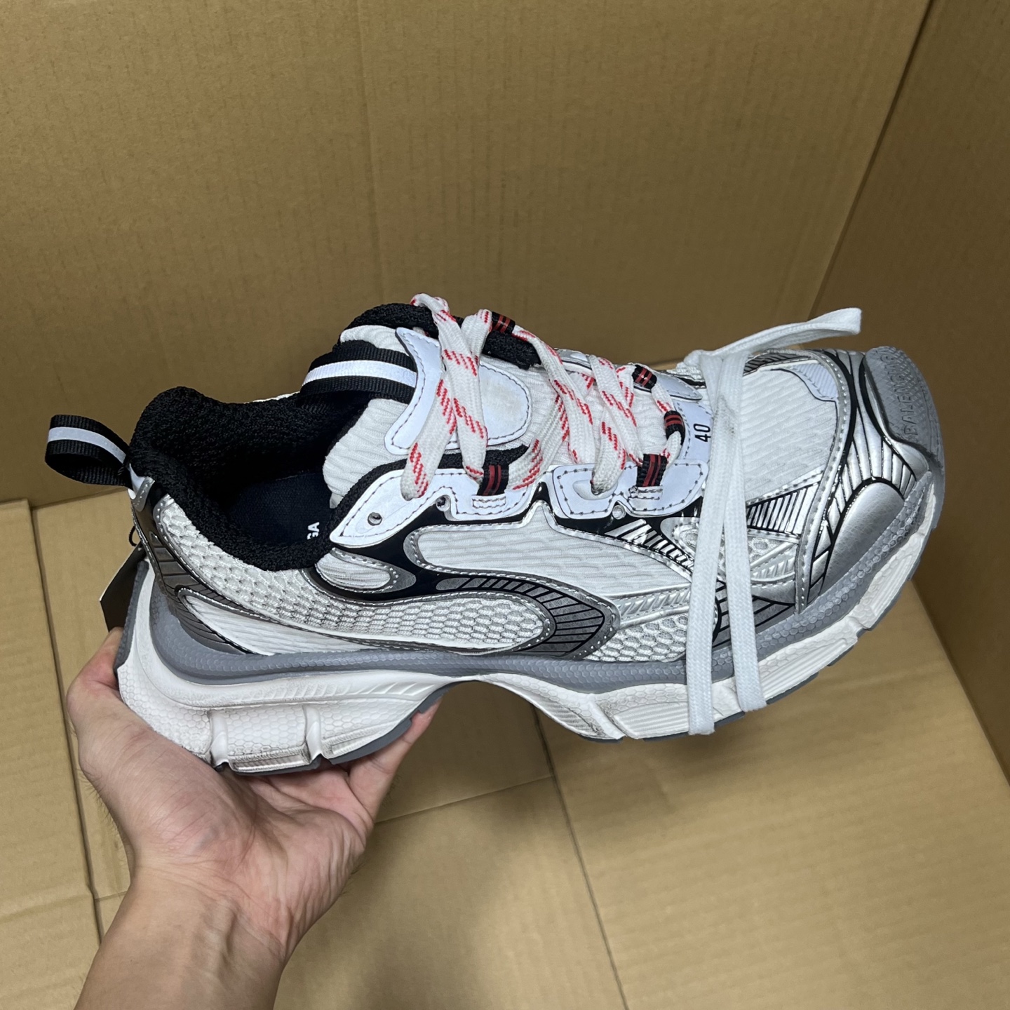 开学季活动冲刺！
巴黎世家3XL 四色特价！
尺码35-45！品质实拍如图！
细节 版型 做工全部原鞋开