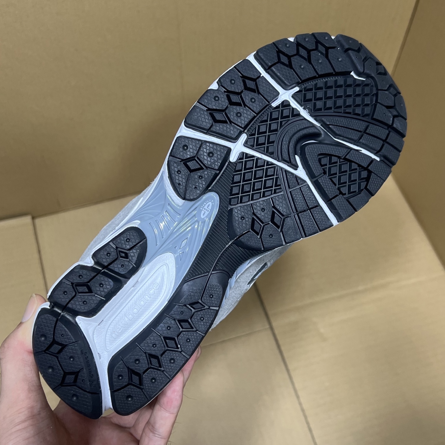 浅灰色M2002RST 纯原NB2002特价！尺码36-47.5，全码输出！年度重磅纯原福利！之前卖多少