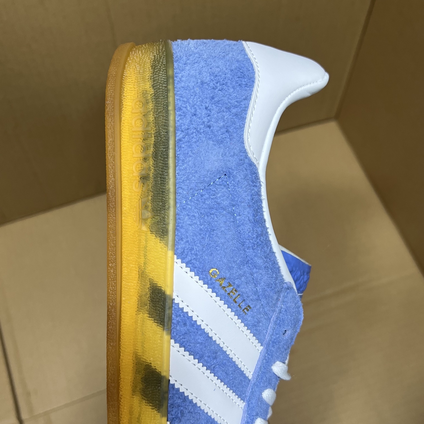 特价💰115  双十二冲刺！价格下调！
VT版桑巴德训特价！
尺码：36-45，全码输出！
外贸滞留订单 经典热门款福利！品质如图所示，白菜价亏本清仓！