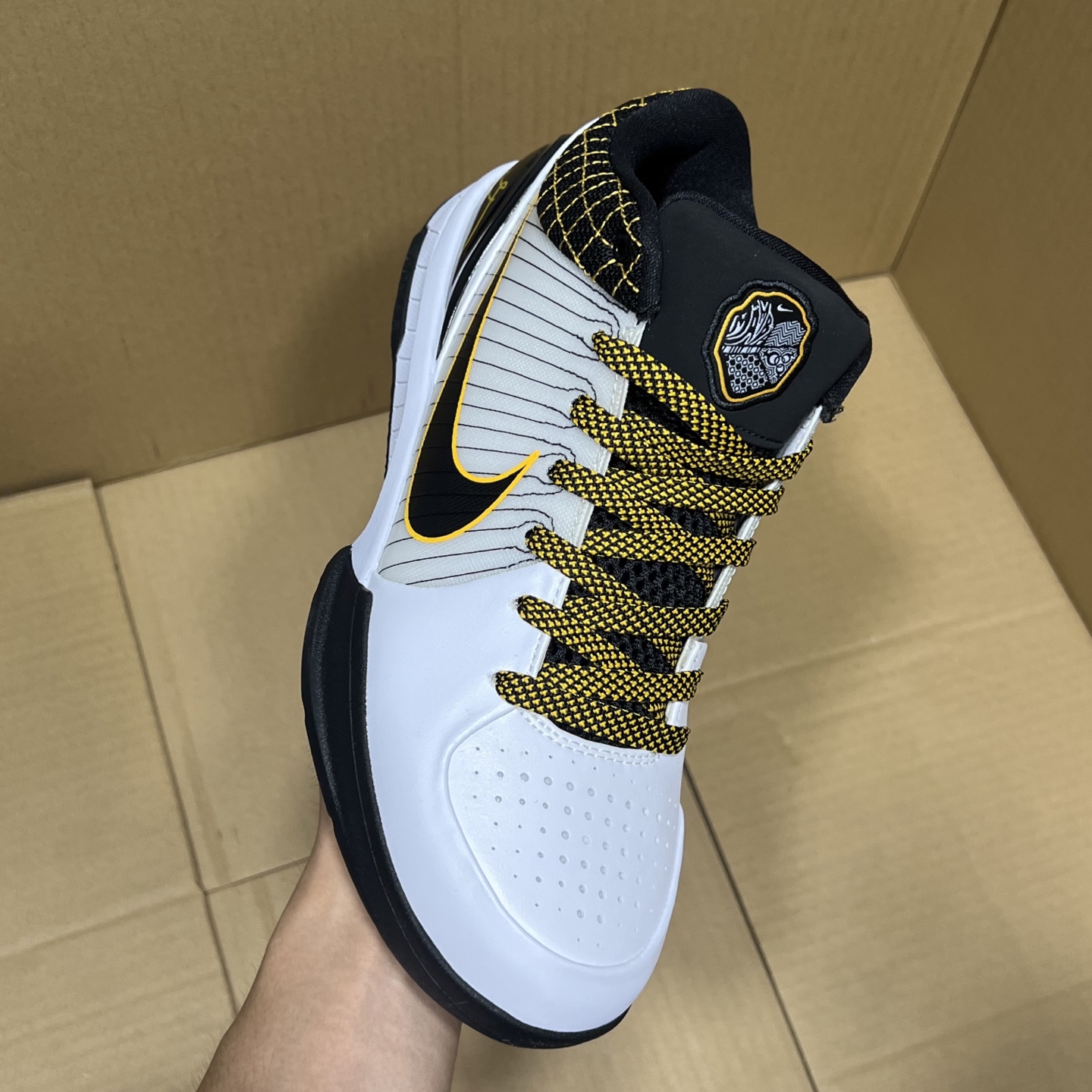 特价福利！科比4系列！AV6339-101尺码40-48.5全码输出！原OG版本，重新上线！科比系列天花